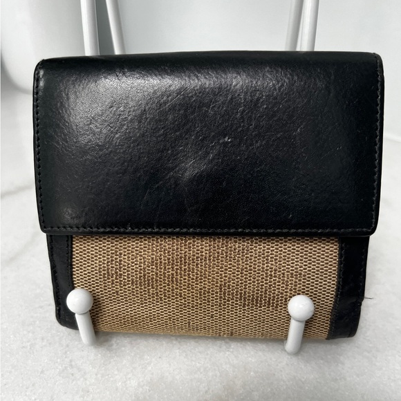 🥳FLASH SALE! Gucci Compact Bi-Fold Wallet in Beige Canvas and Black Leather - Picture 4 of 10